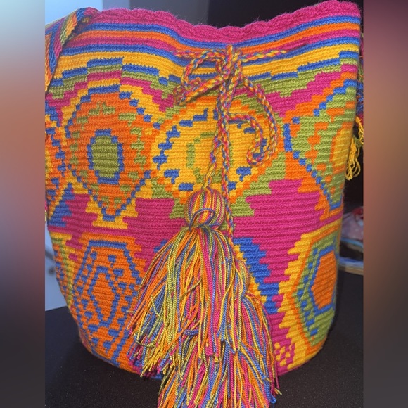 Mochilas Wayuu tejidas a mano en diferentes y vivos colores. - Picture 7 of 11